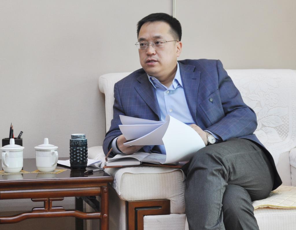 薛珠峰主任主持会议并讲话